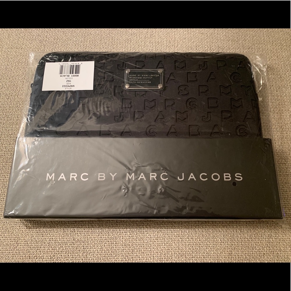 Marc by Marc Jacobs Dreamy Logo 13” laptop sleeve